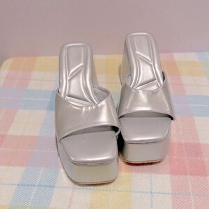 New Silver Platform Shoes with Modern Square Toe no label